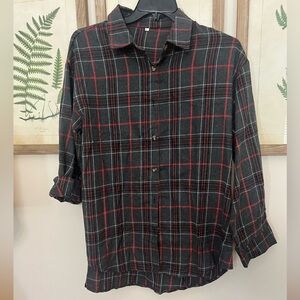 NWOT boutique women’s gray plaid flannel button down long sleeve top